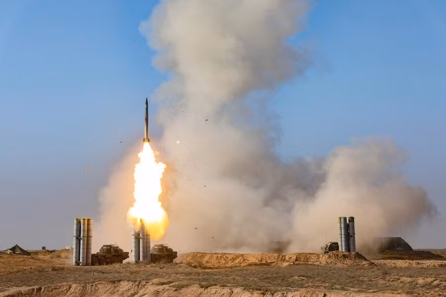 Vào năm 2020, có thông tin cho biết, Iran đã mua tên lửa mới cho các đơn vị S-300 của mình, được cho là 48N6DM, mặc dù điều này vẫn chưa được xác nhận. Mối quan tâm trước đây của Iran trong việc mua S-400, được cho là đã giảm sau năm 2020, có thể ngụ ý rằng S-300, có khả năng được nâng cấp bằng tên lửa mới hơn, được coi là đủ khả năng đánh chặn vũ khí siêu thanh.
