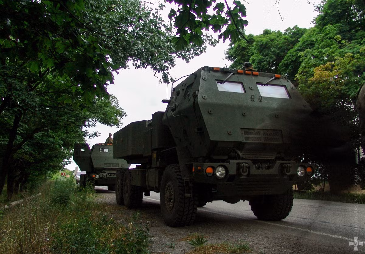 Khách quan đánh giá, bệ phóng tên lửa HIMARS ra đời từ chiến tranh Lạnh, công nghệ không mấy tiên tiến; nhưng nó có thể tạo huyền thoại trên chiến trường Ukraine, bởi Nga chưa có kinh nghiệm hoặc thậm chí là tâm lý chủ quan, tạo thành "lợi thế bất đối xứng".