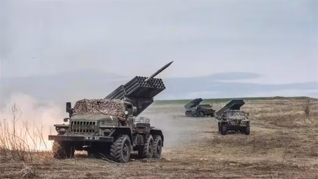 Theo truyền thông Ukraine đưa tin, Tổng thống Zelensky công khai thừa nhận rằng, trong 24 giờ qua, tình hình ở Donbass đã đảo ngược, Quân đội Ukraine bị tổn thất nặng nề và về cơ bản không có khả năng chống lại Quân đội Nga.