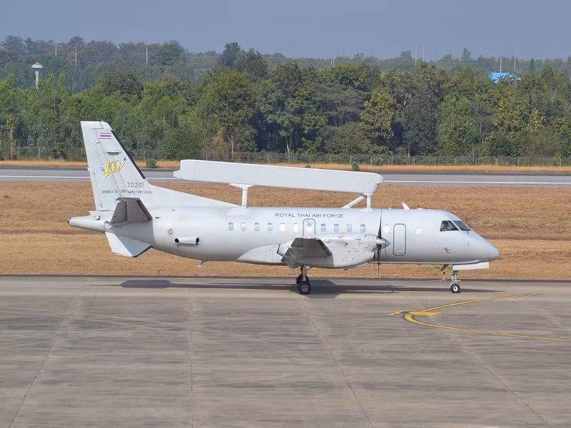 Vào tháng 5/2024, Thụy Điển đã công bố viện trợ hai máy bay Saab 340 cho Ukraine và bắt đầu tổ chức huấn luyện phi hành đoàn của Ukraine vào mùa thu năm ngoái. Rất có thể kíp chiến đấu đầu tiên đã hoàn thành khóa huấn luyện và chiếc AEW&amp;C Saab 340 đã về Ukraine, bắt đầu hoạt động thử nghiệm.