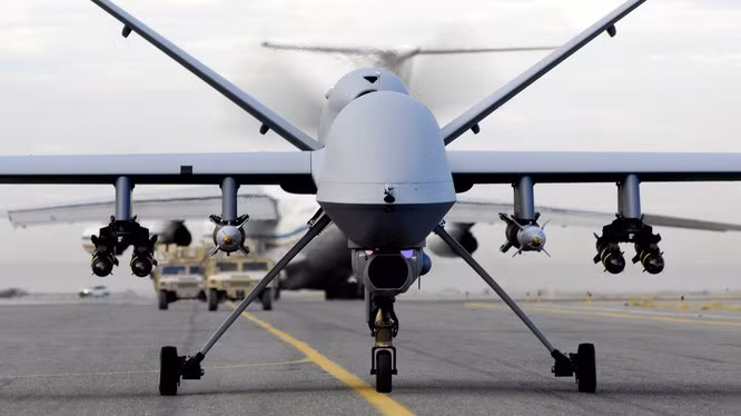 Toàn bộ hệ thống UAV MQ-9 bao gồm máy bay không người lái, trạm điều khiển mặt đất, liên kết vệ tinh, thiết bị dự phòng, nhân viên vận hành và bảo trì. MQ-9 lớn hơn và mạnh hơn UAV Predator và được thiết kế để tấn công chính xác các mục tiêu nhạy cảm.