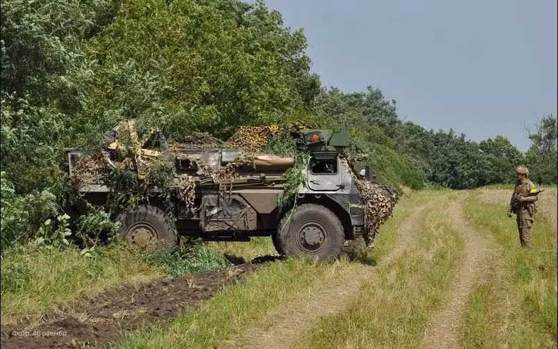 Tuy nhiên không giống như Quận Ligovsky, Quân đội Ukraine chiến đấu ở quận Glushkovsky đã không nhận được quân tiếp viện trong ít nhất ba ngày. Giao tranh ác liệt trong nhiều ngày liên tiếp, đã khiến quân Ukraine tại đây kiệt sức.