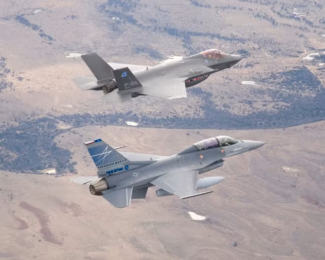 Trong các vũ khí trên, chiến đấu cơ F-16 là rất cần thiết, để Không quân Ukraine sử dụng khả năng tấn công ngoài tầm nhìn của nó, để có thể bắn hạ các chiến đấu cơ Nga ở khoảng cách xa; giúp giảm đáng kể việc thả loại bom này. 