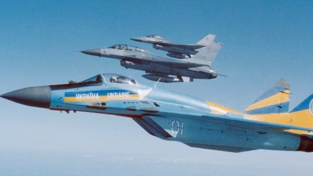 “Số 72 đến từ đâu?” Ignat giận dữ hỏi? Ông Ignat nhắc lại rằng, Ukraine có 5 lữ đoàn không quân chiến đấu, 3 lữ đoàn trong số đó được trang bị MiG-29 và hiện Không quân Ukraine đã bị thiệt hại nặng trong cuộc chiến nên quân số không thể bằng với trước đây. 