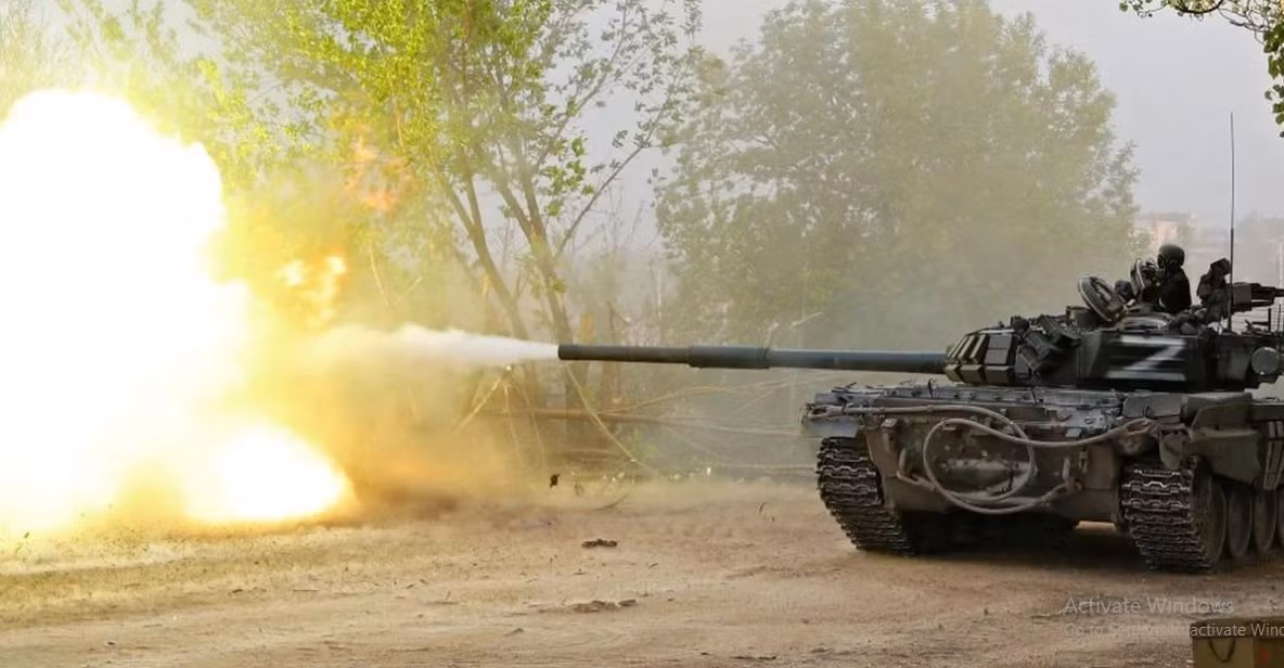 Việc Quân đội Nga tăng tốc tấn công, khiến Tổng thống Ukraine Zelensky “rất lo lắng”. Một mặt, ông "sẽ không từ chối" vũ khí phương Tây, mặt khác, ông cũng kêu gọi các nước cung cấp thêm vũ khí tầm xa mà Kiev rất cần lúc này.