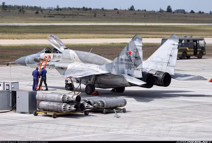 Tiêu biểu trong đó có các hợp đồng lớn như việc đặt mua 42 chiếc MiG-29SMT và 8 chiếc MiG-29UBT vào năm 2014; 148 chiếc Su-34 (32 chiếc kí hợp đồng trong năm 2008, 92 máy bay năm 2012, 24 máy bay năm 2020).