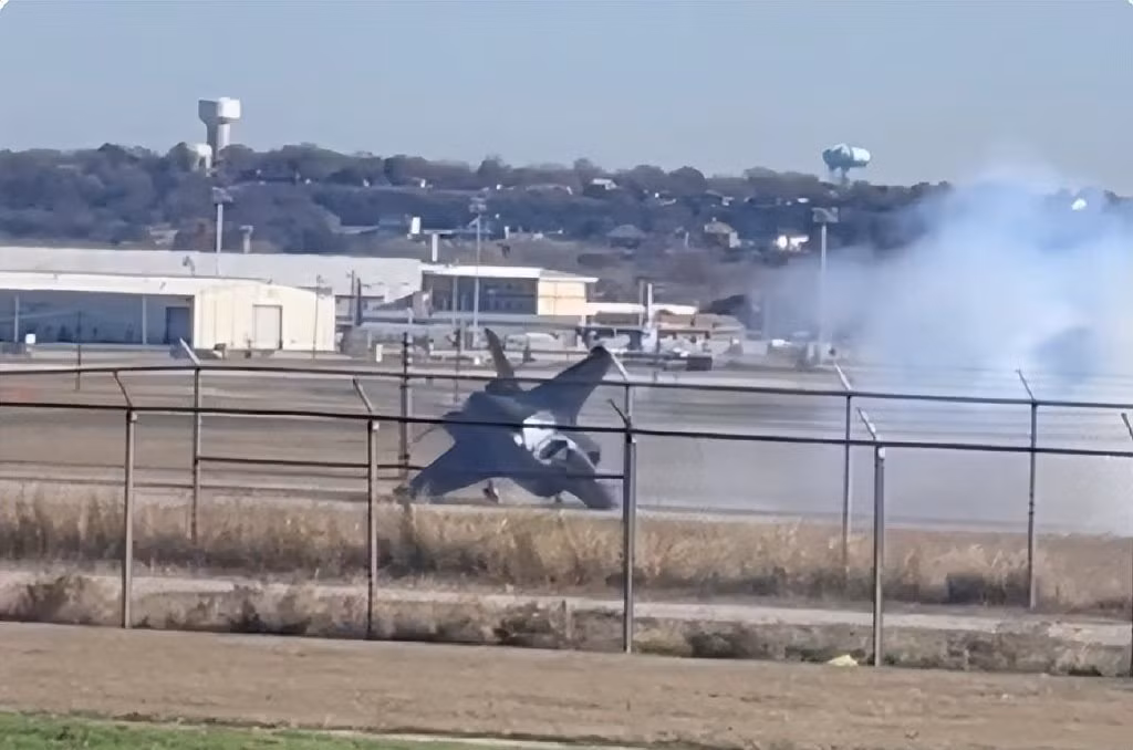 Tương tự như vậy, F-35B ngày nay cũng có vấn đề là khó lái và dễ gặp sự cố; kể từ khi máy bay F-35 được đưa vào biên chế, vụ tai nạn đầu tiên là của mẫu F-35B; và F-35 bị rơi lần này, cũng là một mẫu F-35B. Tuy nhiên, vụ tai nạn F-35B lần này, về cơ bản không do trục trặc kỹ thuật, mà nhiều khả năng là do lỗi của phi công.