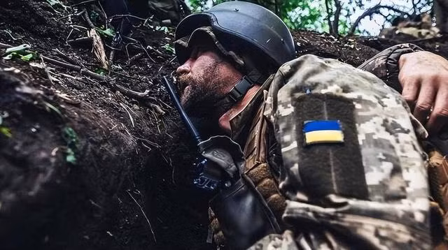 Vậy tại sao Bộ Tổng tham mưu Quân đội Ukraine không nhận ra chiến thuật tiêu hao của Quân đội Nga? Theo các nhà phân tích, nguyên nhân có thể nằm ở chính trị.