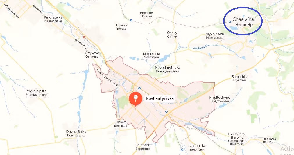 Ngoài mặt trận Chasov Yar, thành phố Konstantinovka nằm cách Chasov Yar hơn 10 km cũng trở thành mục tiêu bắn phá của Quân đội Nga. Hỏa lực pháo binh và Không quân Nga liên tục bắn phá Konstantinovka và các khu vực lân cận hàng ngày. Các khu công nghiệp, khu sửa chữa, kho chứa và khu vực tập trung quân… đều trở thành mục tiêu bắn phá của Quân đội Nga.