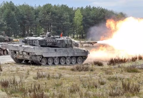 Do đó, số lượng 40 chiếc xe tăng Leopard 2A4 do Tây Ban Nha điều động cho Quân đội Ukraine, khó có thể đóng vai trò quyết định hoặc làm xoay chuyển tình thế chiến trường; thậm chí Quân đội Nga có thể sẽ phá hủy đoàn tàu vận chuyển xe tăng chiến đấu chủ lực Leopard 2A4, ngay trực tiếp ở biên giới Ukraine.