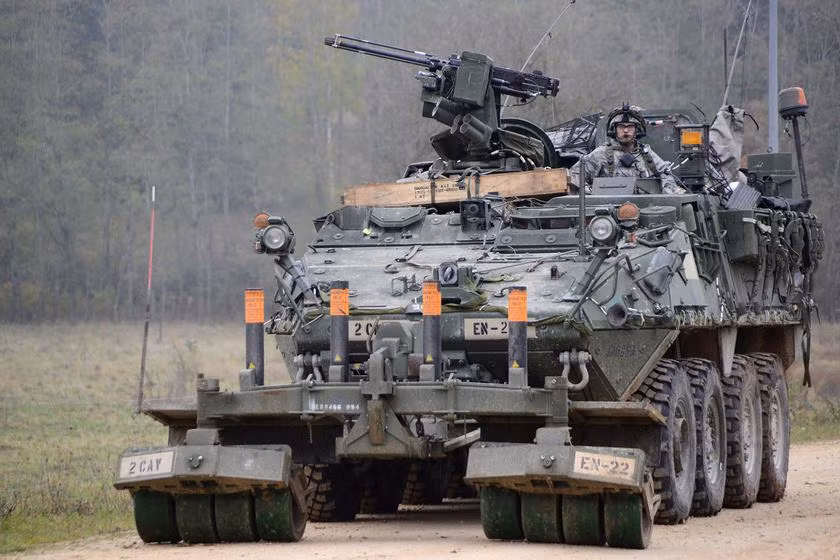 Theo chiến thuật quy định của Ukraine, những phương tiện phá mìn như M1132 trước tiên sẽ mở đường đi qua bãi mìn trong cuộc tấn công, sau đó là những vũ khí hạng nặng chính. Lữ đoàn 82 của Ukraine được trang bị 14 xe tăng Challenger 2 của Anh, 40 xe chiến đấu bộ binh Marder của Đức và 90 xe chiến đấu bộ binh bánh lốp Stryker của Mỹ. 