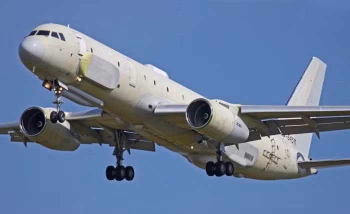 Trước khi xung đột Nga-Ukraine bùng nổ vào năm 2022, Không quân Nga đã đặt hàng phát triển máy bay trinh sát Tu-214R. Máy bay được thiết kế đặc biệt để trinh sát điện tử và quang học-điện tử, và bây giờ sẽ tham gia xác định các hầm ngầm của Ukraine.