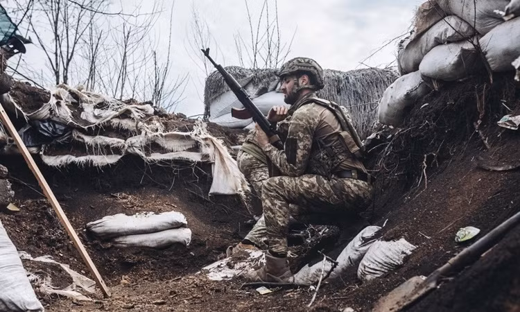 Quan trọng hơn, sau khi Quân đội Ukraine mất Popasnaya, đường tiếp tế cho Severo Donetsk đã bị cắt đứt. Khi tiếp tế bị mất, Quân đội Ukraine không thể tiếp tục chống lại liên quân Nga, sự sụp đổ của tiền tuyến sẽ càng được đẩy nhanh hơn, và cục diện chiến trường bắt đầu có xu hướng một chiều.