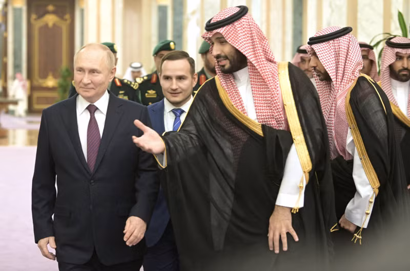 Ngoài ra, Saudi Arabia và Nga đã đạt được thỏa thuận sơ bộ vào ngày 2/6 vừa qua, trong khuôn khổ "OPEC +", dự định gia hạn các biện pháp cắt giảm sản lượng dầu thô chung cho đến cuối năm nay để hỗ trợ giá dầu. Đối với Ukraine, đây chắc chắn là một điều “chẳng vui vẻ gì”. 