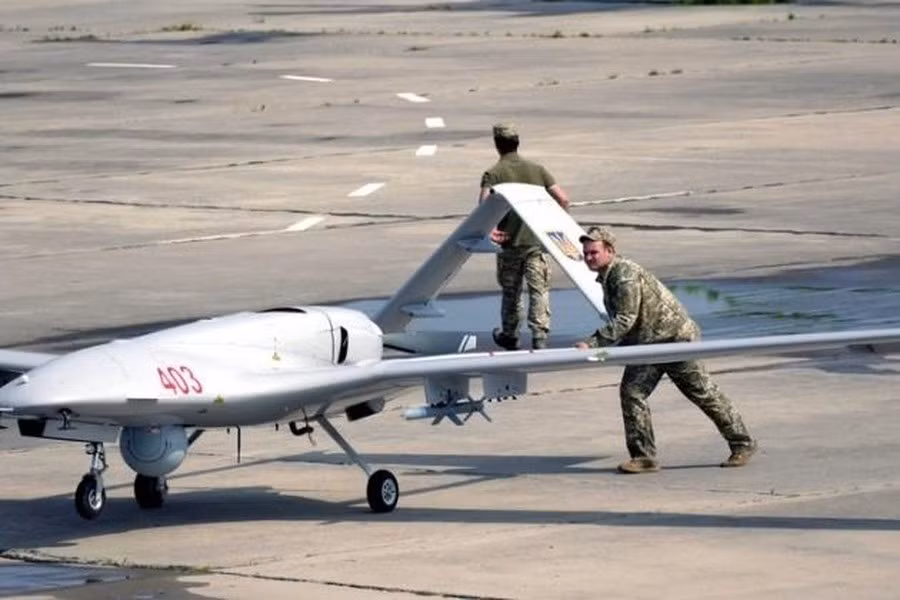 Giám đốc điều hành của công ty Baykar, Haluk Bayrak cho biết trong một cuộc phỏng vấn với trang web "Defense News" của Mỹ, "Không thấy video, không có nghĩa là UAV TB2 không tham gia chiến đấu... Hiện tại, TB2 chủ yếu được sử dụng để theo dõi mục tiêu và nhiệm vụ này cũng có giá trị không kém”. 