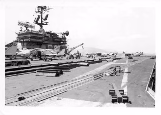 Với mục đích tương tự, cáp hãm đà của Kitty Hawk cũng được đổi thành loại MK7Mod2. Những cải tiến này đã cải thiện đáng kể khả năng cất cánh và hạ cánh của máy bay hoạt động trên tàu sân bay.
