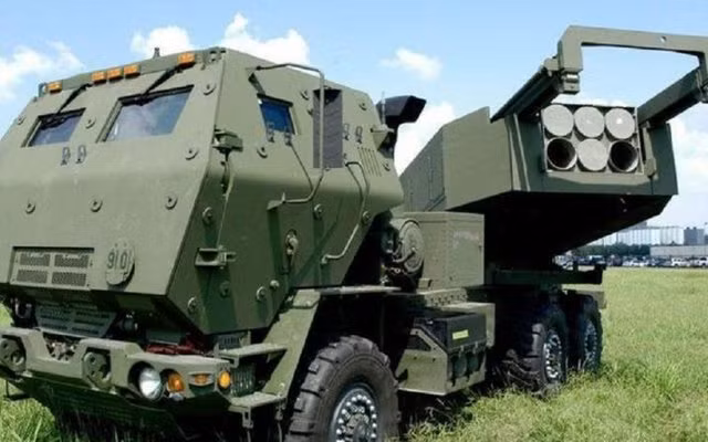Có thông tin cho rằng, Mỹ đã cung cấp cho Ukraine lô đầu tiên gồm 4 xe phóng tên lửa M142, nhưng 2 xe đã bị phá hủy ngay khi chúng vừa đến chiến trường Ukraine.