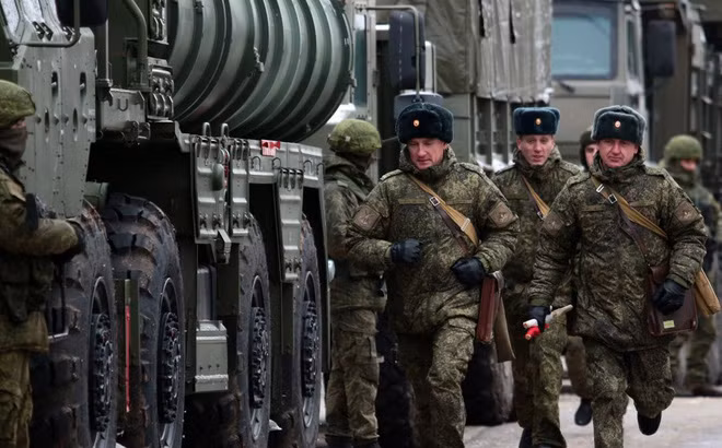 Nhưng nếu Mỹ và Ukraine cố tình vượt qua “ranh giới đỏ”, rất có thể Moscow sẽ sử dụng biện pháp quân sự. Do đó, nhiều khả năng chính quyền Biden sẽ chấp thuận yêu cầu của Nga, bằng cách ngầm đồng ý với các yêu cầu của Putin.