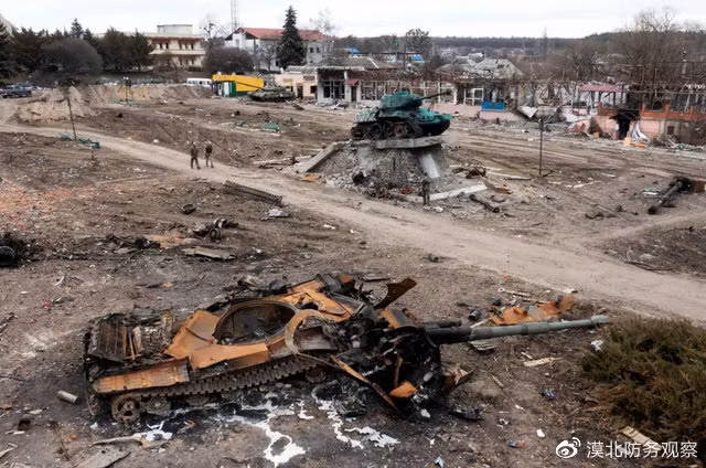 Chưa kể tới việc, số lượng xe tăng được các nước phương Tây chuyển tới Ukraine nhiều khả năng sẽ rất nhỏ giọt. Một phần, phương Tây không muốn góp phần vào việc leo thang xung đột ở Ukraine, một phần khác, bản thân các nước NATO, cũng cần thời gian để bổ sung vũ khí vào kho của mình, trước khi có thể viện trợ số vũ khí dư thừa cho nước ngoài.