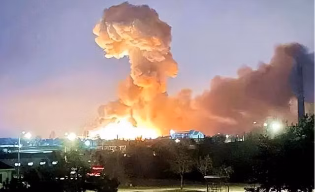 Còn theo thông tin của quân đội Nga, tổn thất chủ yếu của quân đội Ukraine cũng ở khu vực Donbass. Quân đội Nga tấn công ít nhất hàng trăm mục tiêu của Ukraine ở Donbass mỗi ngày bằng không quân, tên lửa và pháo binh.