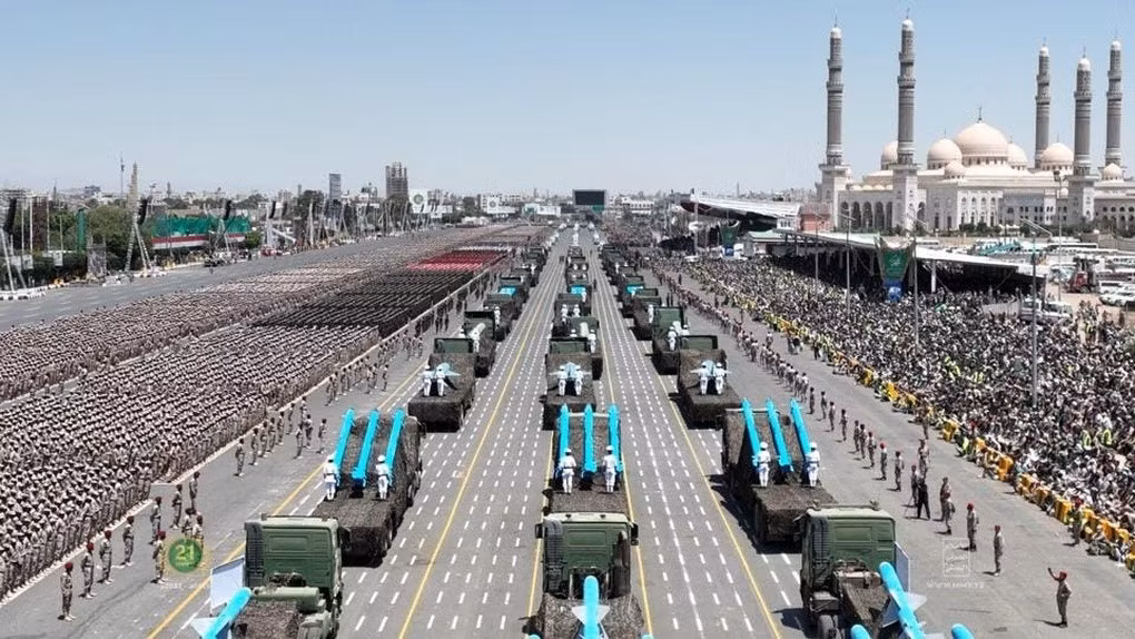 "Chắc chắn họ được Iran giúp sức, nhưng không thể phủ nhận thực tế là lực lượng này có khả năng tự phát triển, chế tạo và lắp ráp nhiều loại tên lửa ngay trên lãnh thổ Yemen", cây bút Joseph Trevithick viết trên chuyên trang quân sự War Zone của Mỹ.