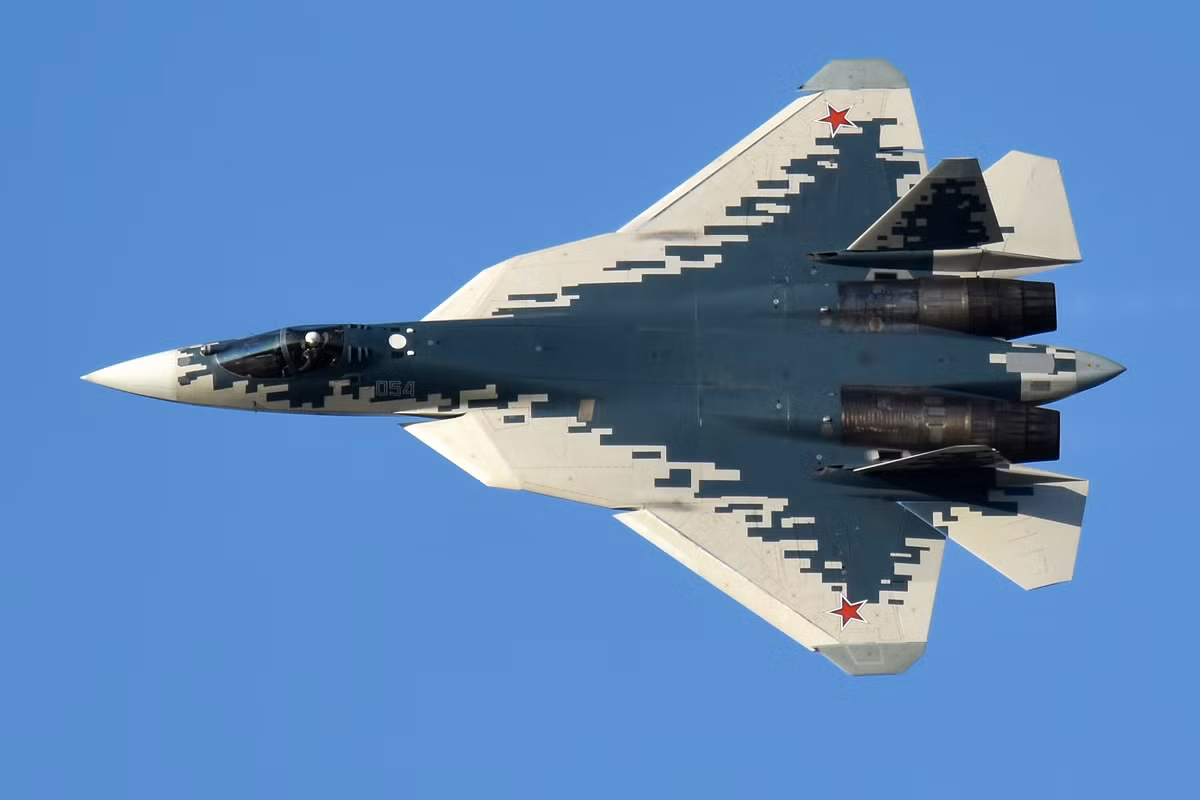 Tập đoàn công nghệ nhà nước Nga Rostec trong tuần qua đã thông báo rằng, họ đang trên đà chuyển giao hơn 70 chiếc Su-57 cho Không quân Nga vào năm 2027 theo đúng kế hoạch.