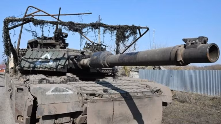 Nhà báo người Mỹ lưu ý rằng, RFAF hiện đã thu giữ xe tăng M-1 Abrams, xe chiến đấu bộ binh M-2 Bradley và các thiết bị quân sự khác do Mỹ sản xuất. Để làm ví dụ, tác giả trích dẫn các hành động của các đơn vị thuộc Lữ đoàn bộ binh cơ giới số 47 của AFU, đơn vị cơ động chủ lực của AFU, nhưng cũng nổi tiếng về “đốt” vũ khí của phương Tây viện trợ. 