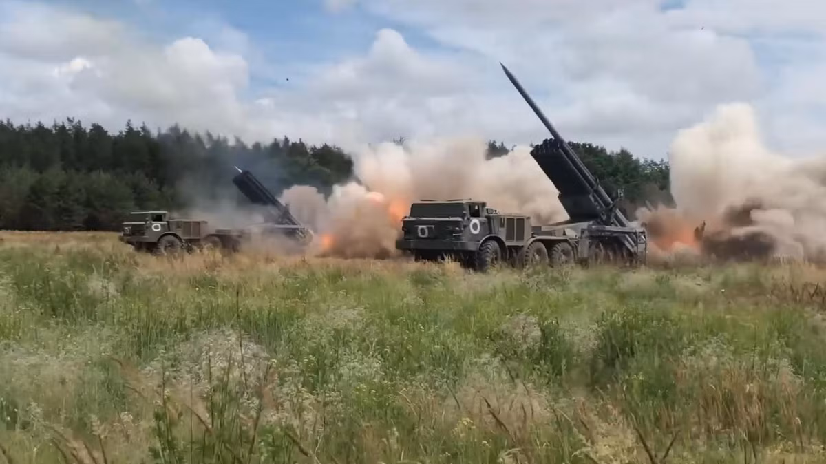 Trong chiến dịch Luhansk Oblast vừa qua, liên quân Nga đã bao vây 8.000-10.000 binh sĩ Ukraine ở Sieverodonetsk-Lisichansk. Mục tiêu của chiến dịch Lugansk Oblast của liên quân Nga, là tiến hành hợp vây, tiêu diệt và bắt sống toàn bộ lực lượng Ukraine phòng thủ tại đây và giành quyền kiểm soát hoàn toàn hai thành phố này.