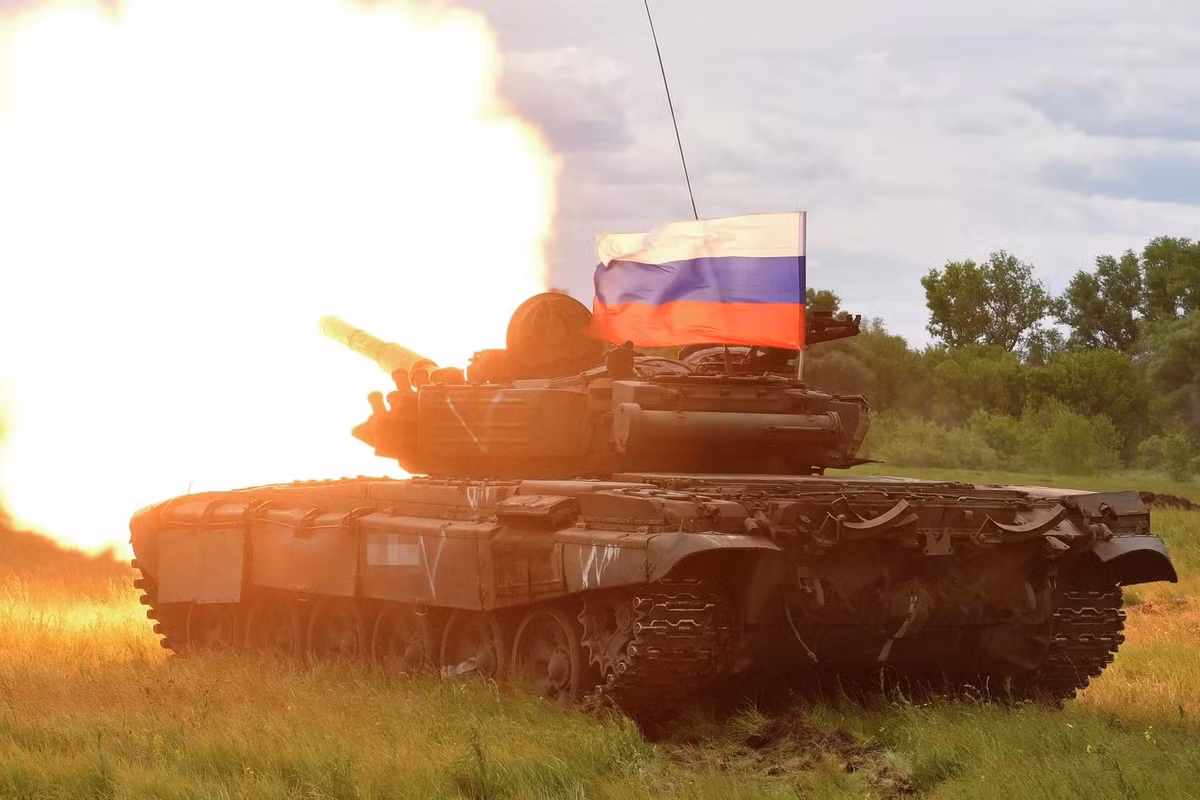 Xe tăng T-80 của Nga mặc dù đã phục vụ nhiều năm, nhưng qua được cải tiến, nâng cấp, nó vẫn thể hiện sức mạnh trong thực chiến. Theo các chuyên gia, có ba lý do để xe tăng T-80 vẫn đáp ứng yêu cầu tác chiến trong giai đoạn hiện nay đó là: 