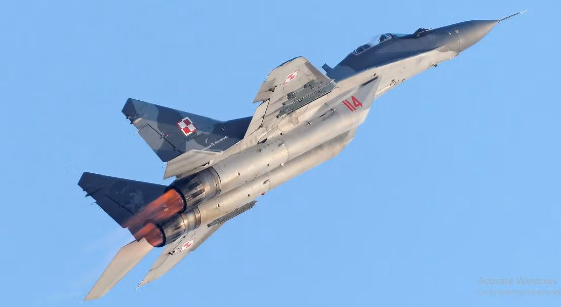 Trong thời gian vừa qua, phương Tây, đặc biệt là Mỹ, “rất do dự” trong việc cung cấp F-16 cho Ukraine; và việc làm chủ loại tiêm kích này phức tạp và mất nhiều thời gian hơn nhiều so với việc làm chủ xe tăng Leopard-2. Trong khi đó, phi công Ukraine vốn chỉ quen sử dụng chiến đấu cơ Liên Xô.