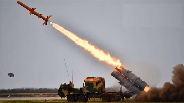 Và thật hợp lý khi Ukraine có thể đưa tên lửa chống hạm Neptune (phiên bản hiện đại hóa tên lửa chống hạm của Kh-35 của Liên Xô), lên máy bay chiến đấu MiG-29 hoặc Su-27. Đây thực sự mới là mối đe dọa đối với các tàu chiến của Hải quân Nga, hơn bất cứ tàu tự sát không người lái nào của Ukraine.