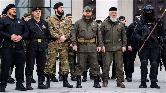 Lực lượng đặc nhiệm Chechnya hay Đơn vị lực lượng đặc biệt Akhmat được gọi là Kadyrovites, là một lực lượng bán quân sự người Chechnya, đóng vai trò là vệ binh của Nguyên thủ Cộng hòa Chechnya. 