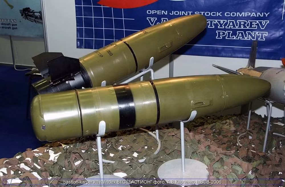 Được biết, xe tăng T-72 của Nga đã sử dụng tên lửa chống tăng phóng qua nòng pháo, trúng vào phía giữa thân xe chiếc M1A1 Abrams, chiếc xe bị cháy rụi. Từ đó, có thể thấy chất lượng cao của đội xe tăng Nga, đồng thời cũng có thể phản ánh rằng, Quân đội Nga đã có sự chuẩn bị tình báo chi tiết về các xe tăng trong tay Quân đội Ukraine.
