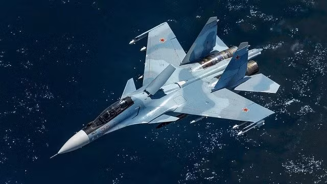Quy trình toàn diện về các hoạt động chống USV của Không quân Nga, được mô tả một cách sinh động trong một video được Bộ Quốc phòng Nga đăng tải. Quá trình này bắt đầu bằng việc trang bị cho máy bay chiến đấu của Nga nhiều loại vũ khí - bao gồm bom, tên lửa hành trình, tên lửa không đối đất và không đối không, tên lửa chống bức xạ cùng nhiều loại vũ khí khác.