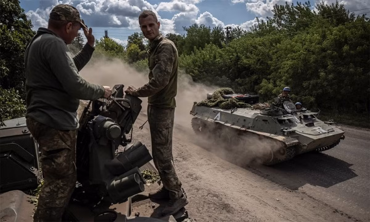 Ukraine có một cơ cấu chính phủ hoàn chỉnh; họ cũng có quân đội được trang bị hiện đại, có đủ các quân binh chủng, có nghệ thuật quân sự riêng. Do vậy, ngay cả khi hàng chục quan chức cấp cao bị ám sát, hoạt động bình thường của nước này sẽ không bị ảnh hưởng.