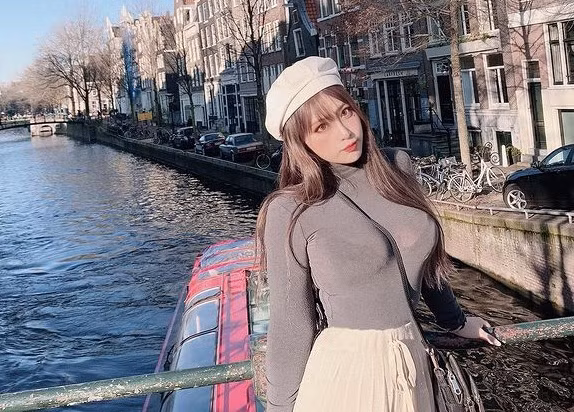 Người hâm mộ yêu thích dáng vẻ gợi cảm nhưng vẫn pha nét ngây thơ của Yumi.K.