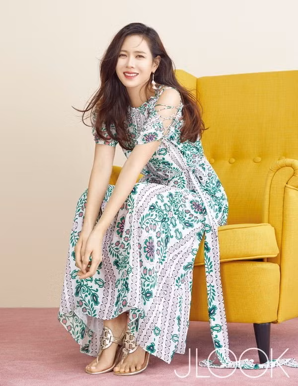 Từ khi mới vào nghề đến nay, Son Ye-jin vẫn luôn giữ được vóc dáng thanh mảnh, nuột nà nhưng không kém phần gợi cảm.