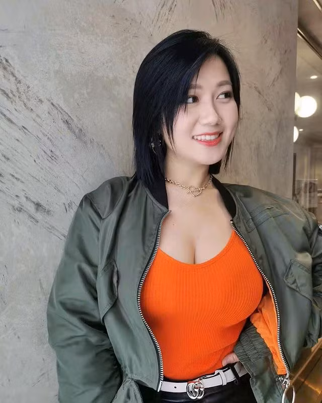 Thời thiếu nữ, Bạch Vân thường rất khó chịu và mặc cảm vì vòng một của mình to quá khổ so với các bạn nữ cùng trang lứa.