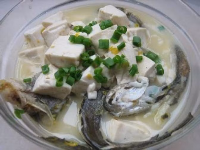 Đến hiện tại, có nhiều câu chuyện liên quan đến nguồn gốc món ăn này tuy nhiên không ai rõ món ăn xuất hiện từ khi nào, ai là người đầu tiên phát minh ra.