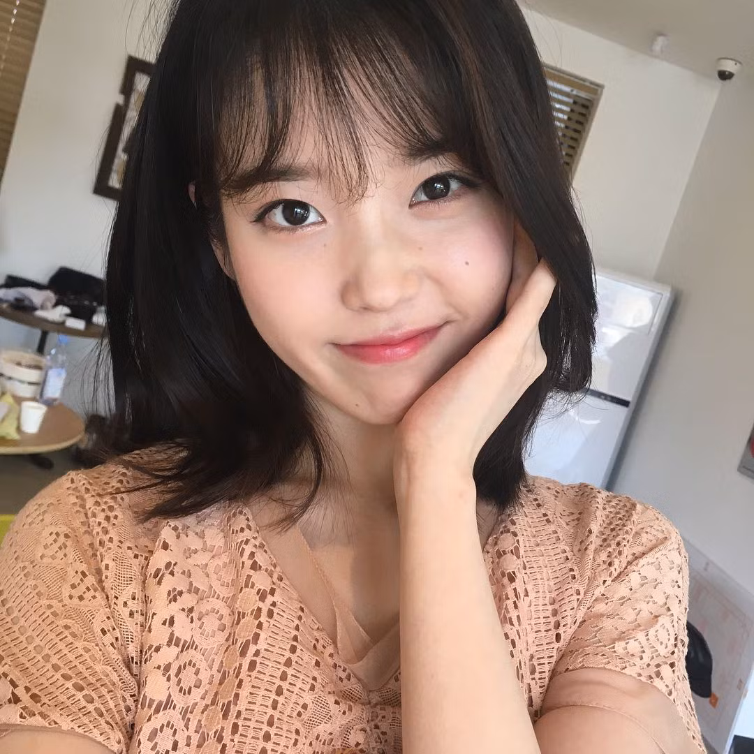 Theo IU, cô nàng rất quan tâm đến việc dưỡng da. Dưới đây là 3 bí quyết dưỡng da độc nhất vô nhị của nữ ca sĩ, nhanh tay học hỏi nhé!
