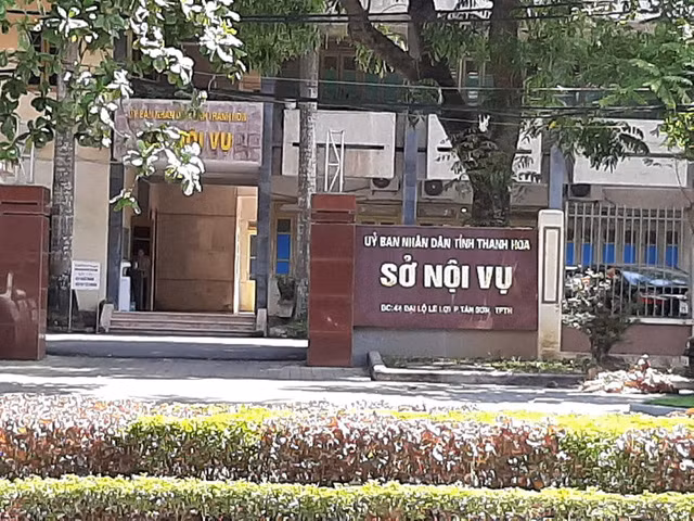 Dinh chi Truong phong thuoc So Noi vu Thanh Hoa bi bat qua tang danh bac