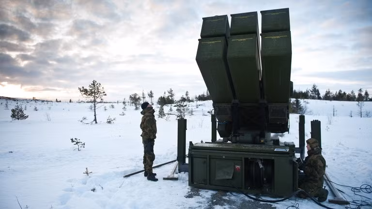 NASAMS 3, được giới thiệu vào năm 2019, có một số cải tiến, có khả năng bắn trúng mục tiêu ở khoảng cách lên tới 40 km. Sự khác biệt chính giữa NASAMS phiên bản 3 và các phiên bản trước đó là trung tâm điều khiển hỏa lực mới (Trung tâm phân phối hỏa lực) và bệ phóng Mk.2, giúp sử dụng tên lửa AIM-9X và tên lửa tầm trung AMRAAM-ER.