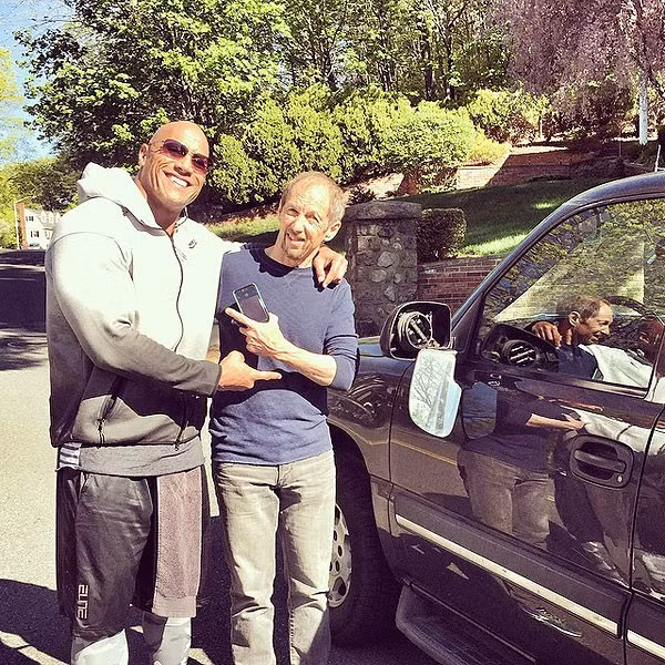 Đô vật người Mỹ Dwayne Johnson cũng gây ra một vụ tai nạn giao thông mà chắc hẳn anh không bao giờ có thể quên được.