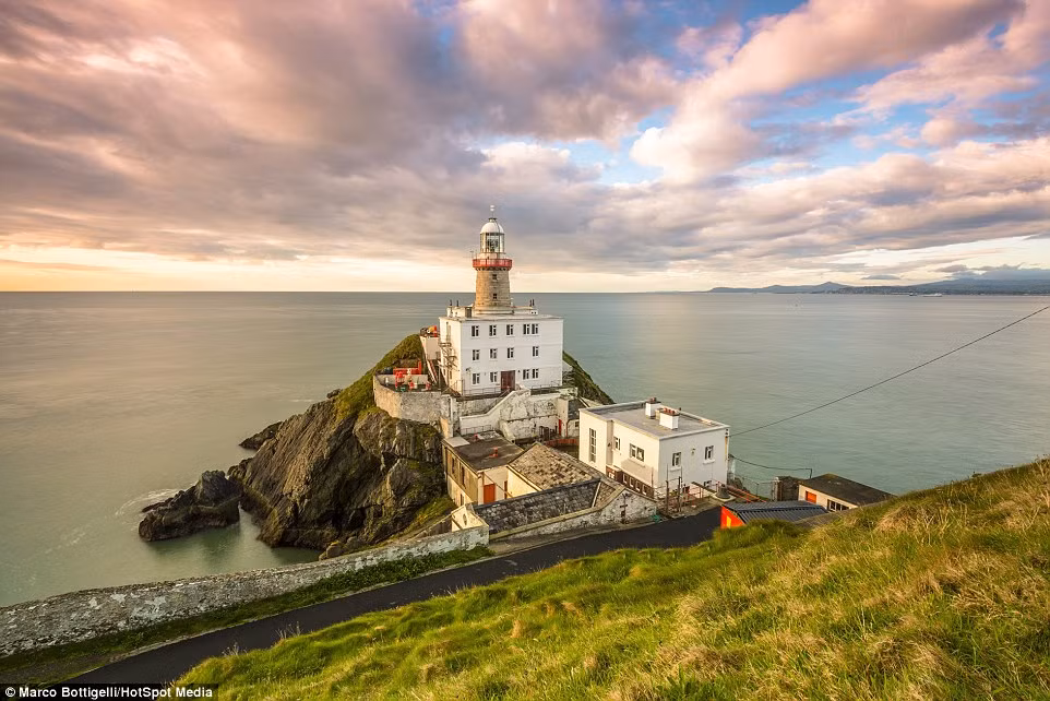Ngọn hải đăng Baily ở Howth, Dublin, Cộng hòa Ireland.