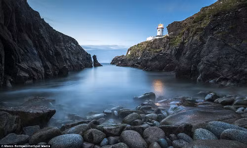 “Ireland là một trong những vùng đất thú vị nhất ở Châu Âu”, nhiếp ảnh gia Bottigelli chia sẻ. Ảnh chụp khung cảnh tuyệt đẹp ở Fanad Head, hạt Donegal, Cộng hòa Ireland.