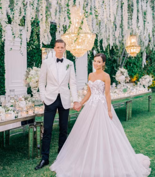 Thủ môn đội tuyển Ba Lan Wojciech Szczesny luôn tự hào với người bạn đời xinh đẹp Marina Luczenko.