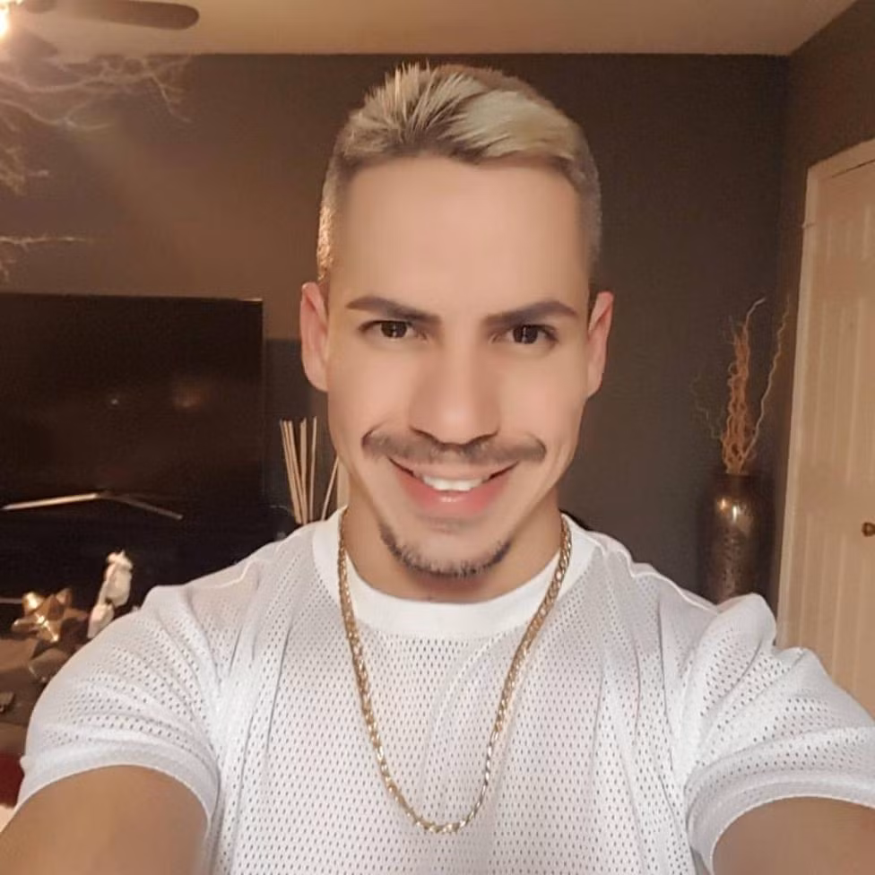Nụ cười tươi của Jean Carlos Mendez Perez, 35 tuổi, khi còn sống. Jean và người yêu Luis Daniel Wilson-Leon, 37 tuổi, cùng thiệt mạng trong vụ xả súng đẫm máu vừa qua.