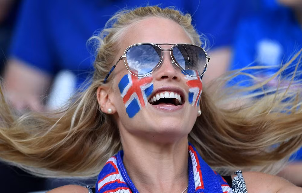 Một cổ động viên bóng đá Iceland trước trận đấu giữa Iceland và Hungary tại sân vận động Velodrome ngày 18/6.