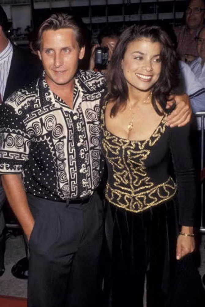 Diễn viên Emilio Estevez cao 1,67 mét trong khi vợ cũ của ông là vũ công Paul Abdul cao 1,52 mét. Hai người kết hôn năm 1992 nhưng quyết định “đường ai nấy đi” hai năm sau đó.
