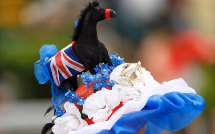 Nhung chiec mu sieu doc trong cuoc dua ngua Royal Ascot-Hinh-10